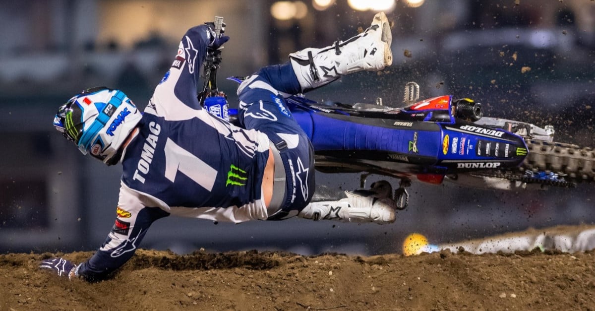 Eli Tomac had this awkward crash while leading the 2023 Monster Energy AMA Supercross season opener…but this year things were different. Photo Credit: Feld Motor Sports, Inc.