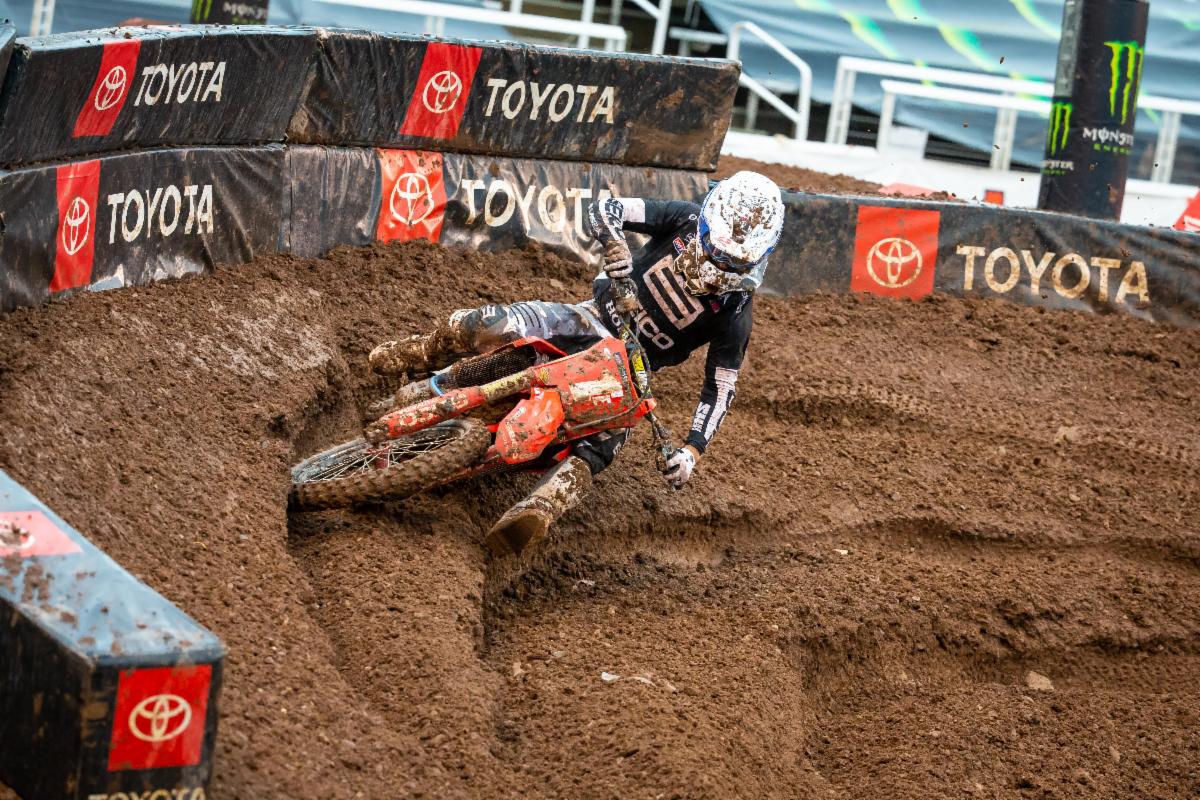 Chase Sexton rides a near perfect Main Event.