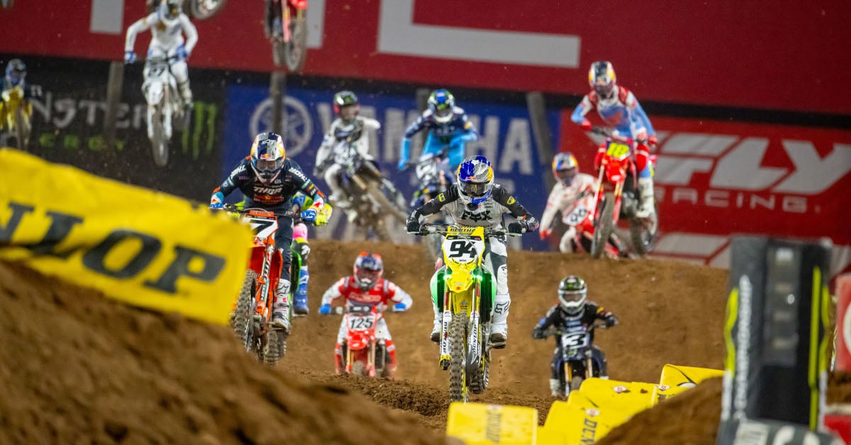 450 Supercross racing action