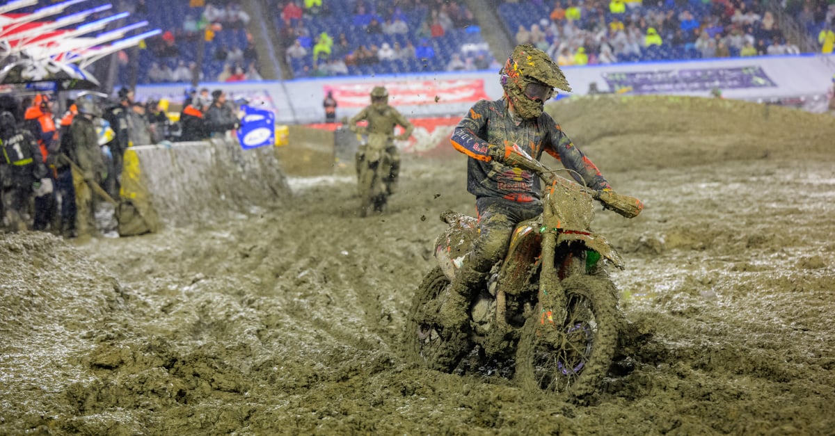 Aaron Plessinger leading in the mud